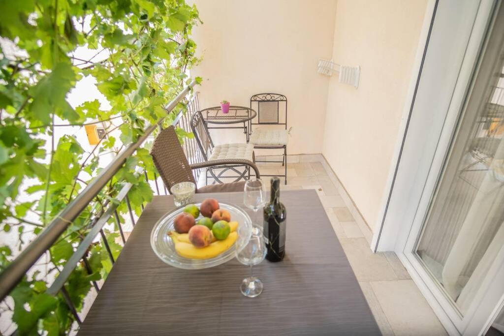 Studio Apartment Purple Sunset - 2+1 บาชกาโวดา ภายนอก รูปภาพ